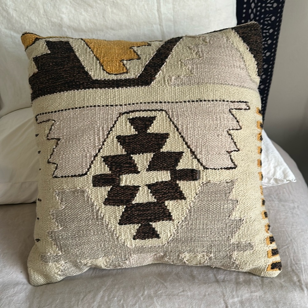 Decorative pillow